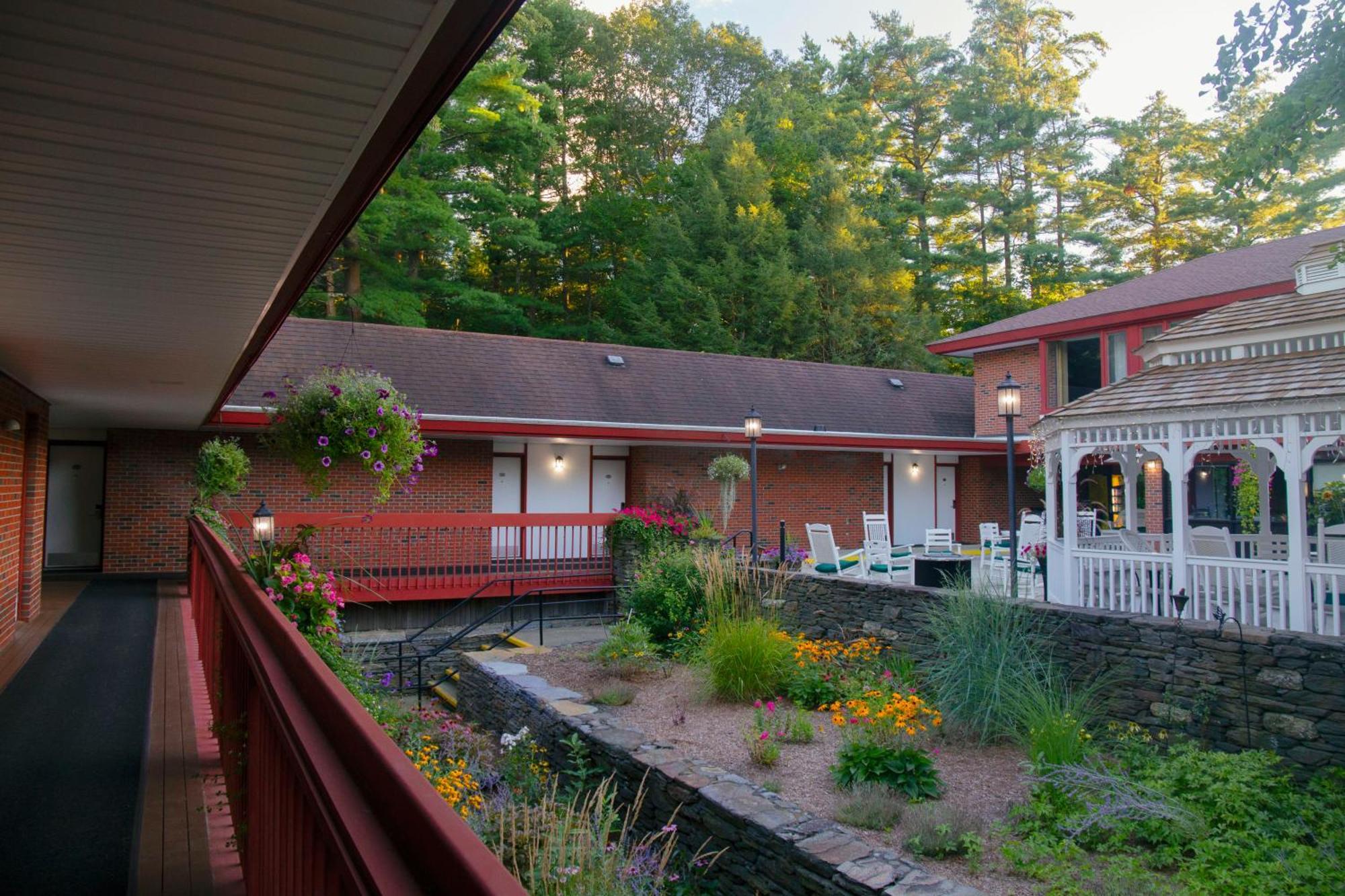 The Inn At Crumpin-Fox Bernardston Esterno foto